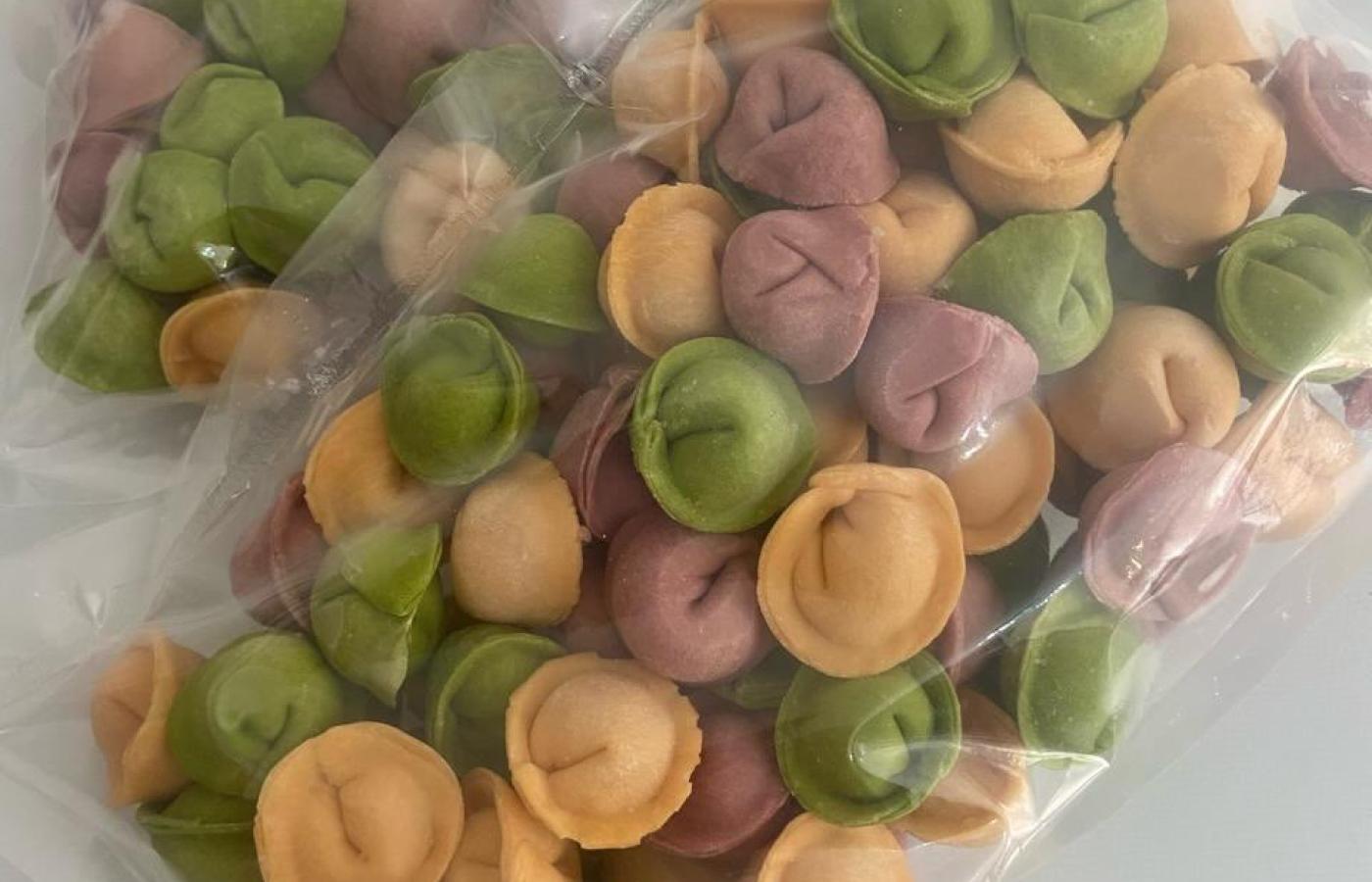 Цветные пельмени с курицей